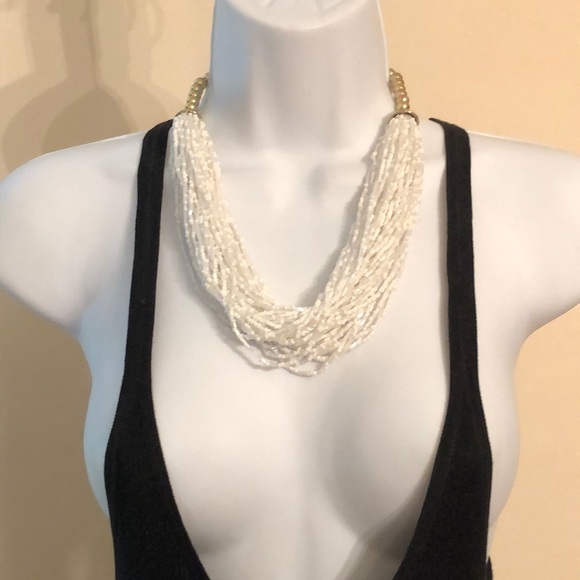 Retro style seed beaded cluster statement necklace. - Picture 2 of 5